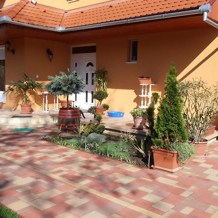 Harkány Gal Apartmanhaz מראה חיצוני תמונה